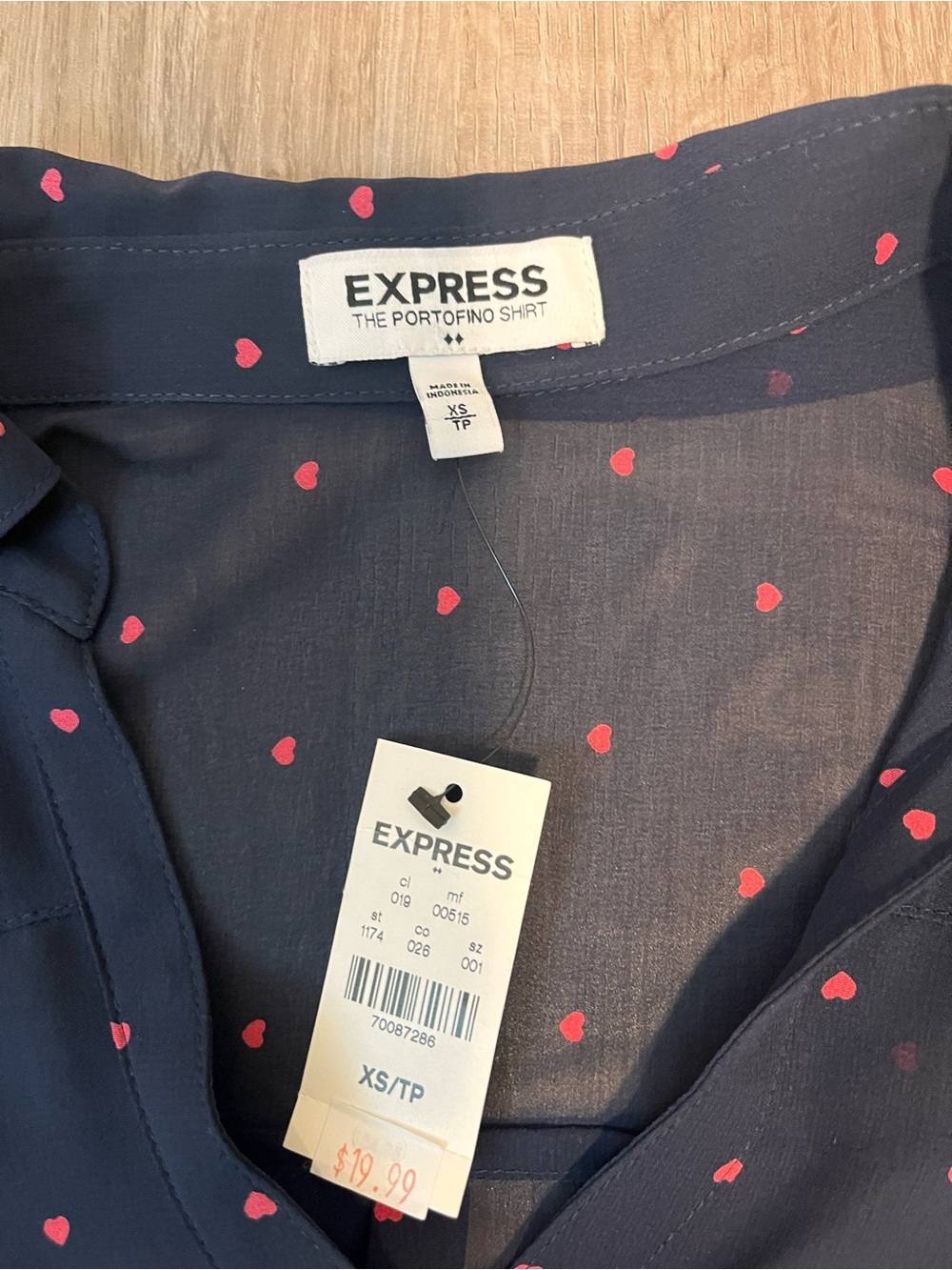Express Navy Portofino Shirt with Pink Heart Print NWT - Picture 2 of 6